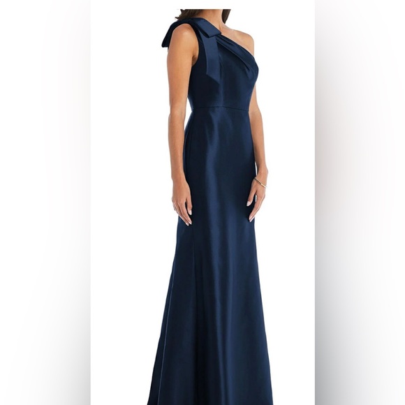 ALFRED SUNG
Bow One-Shoulder Satin Trumpet Gown - Picture 4 of 14